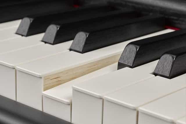 Yamaha P515 wooden keys